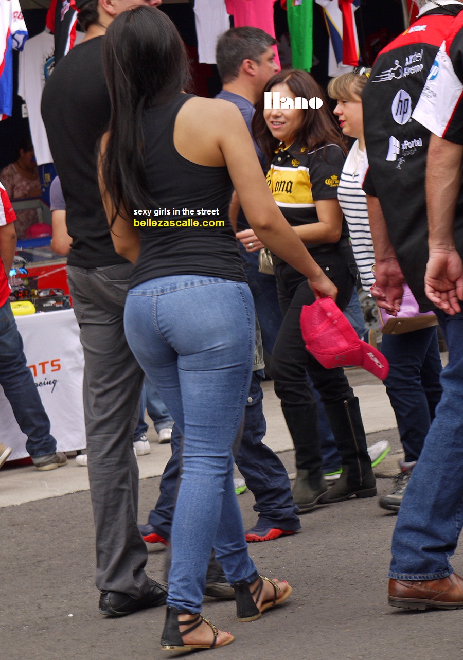 Chicas Lindas En Jeans Ajustados Mujeres Bellas En La Calle