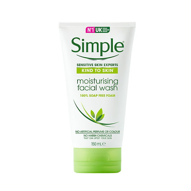 sua rua mat cho da nhay cam Simple Moisturizing Facial Wash