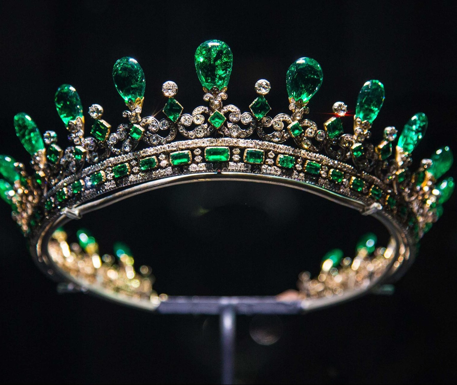 Tiara Thursday: Queen Victoria’s Emerald and Diamond Tiara, Revisited ...