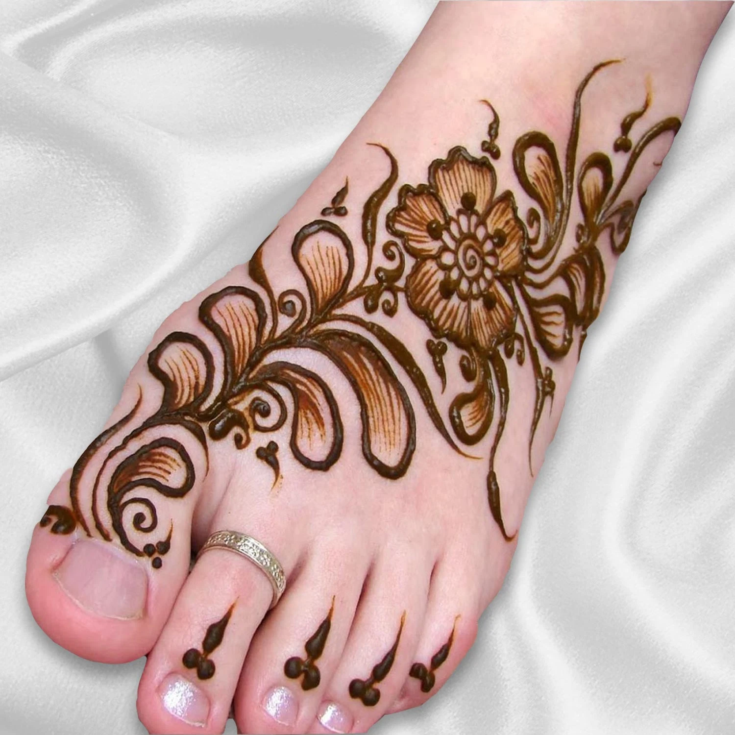 Stylish Foot Mehndi Design – Beautiful Simple Mehndi Designs # 05