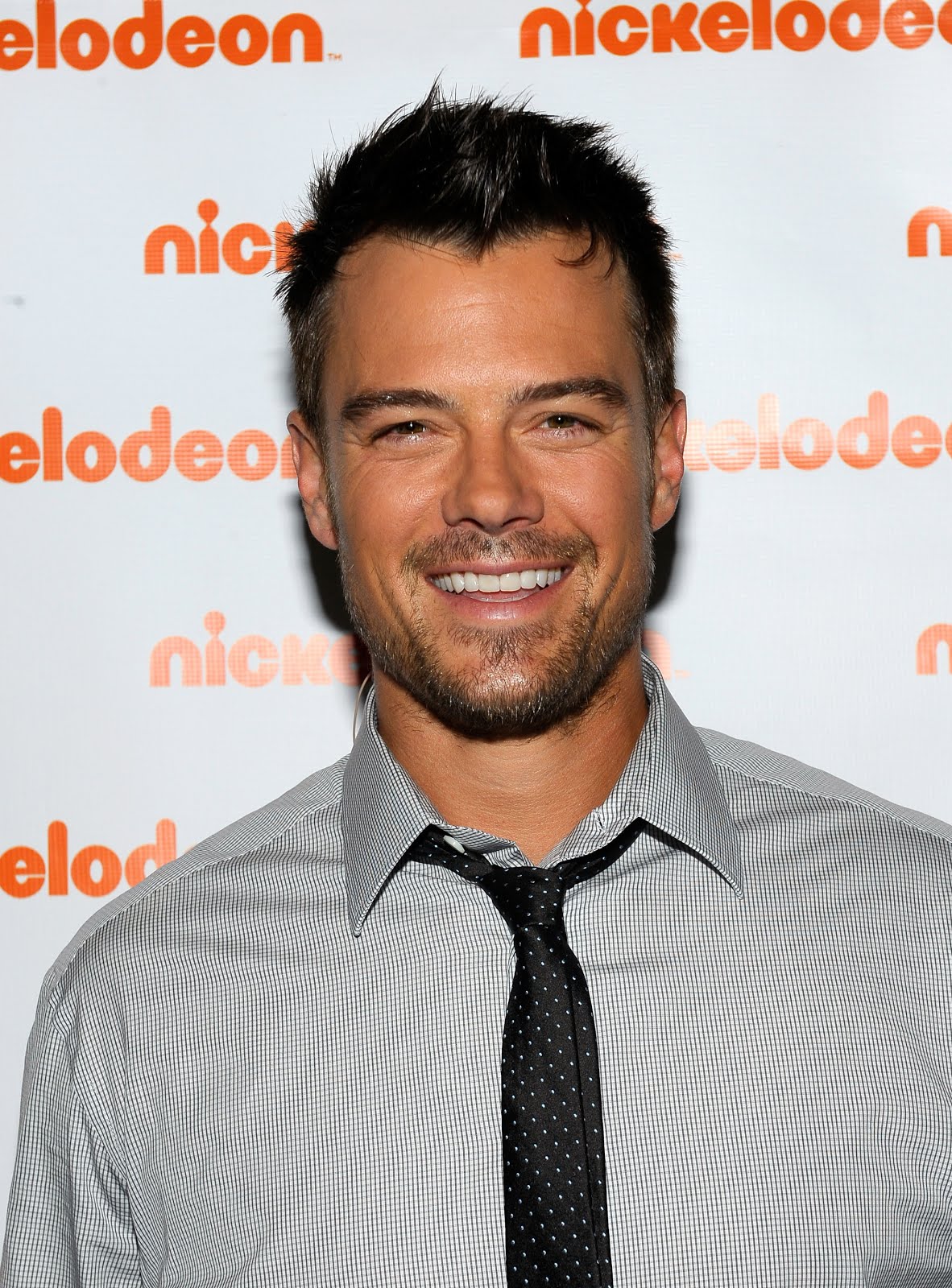 http://1.bp.blogspot.com/-QohNRmNh3J8/UQA3j1OLR8I/AAAAAAAAQqc/BxmuaWogmdA/s1600/kca2013-joshduhamel-Nickelodeons-26th-Annual-Kids-Choice-Awards-Nickelodeon-2013-Actor-Josh-Duhamel-Host-Presenter-Press-Photograph-Picture_2.jpg