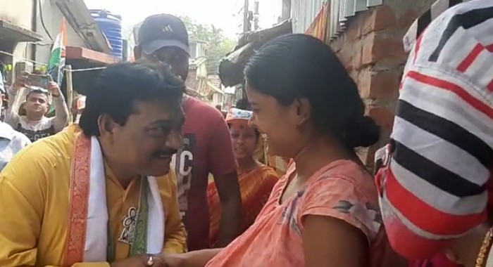তৃণমূলের বর্ধমান দক্ষিণের প্রার্থীর বিরুদ্ধে ভোটারদের উৎকোচ দেওয়ার অভিযোগ বিজেপির, চাঞ্চল্য