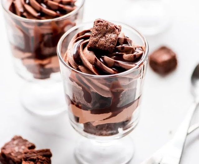 MINI TRIPLE CHOCOLATE TRIFLES #dessert #chocolate