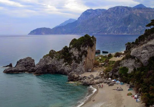 Παραλία Χιλιαδού: Από τις πιο γνωστές παραλίες γυμνιστών στην Ελλάδα!