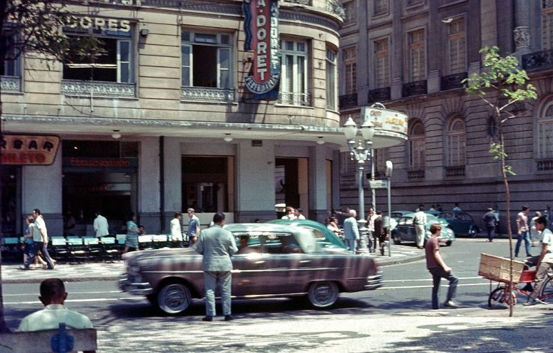 33 Fascinating Color Photos Capture Everyday Life of Brazil in the Mid
