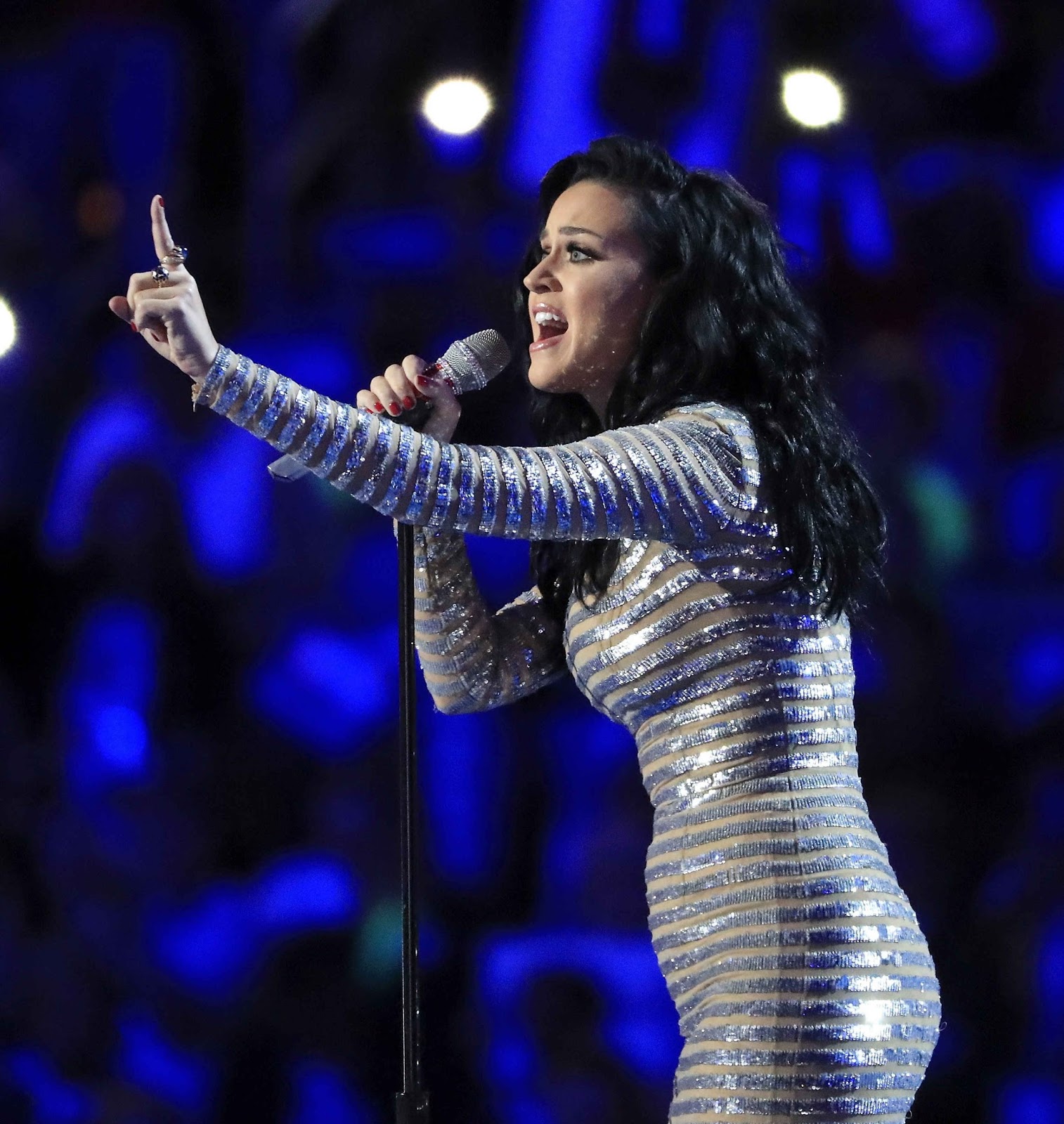 Katy Perry - Performing 'Rise' and 'Roar' at Democratic National