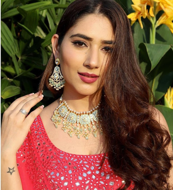 Disha Parmar Biography, Wiki, Age, Family, Height