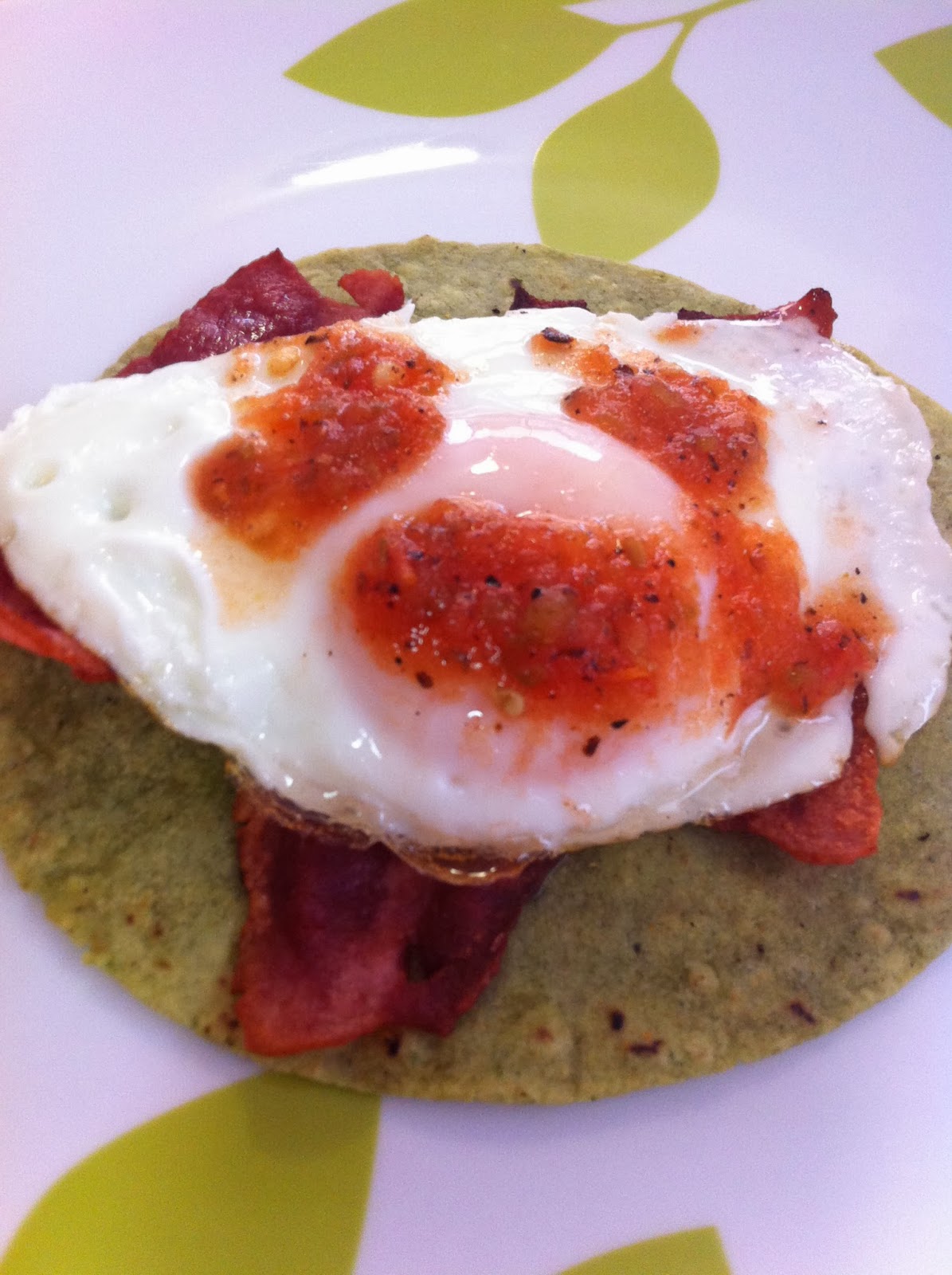 DISFRUTA COCINAR HUEVOS ESTRELLADOS CON TOCINO