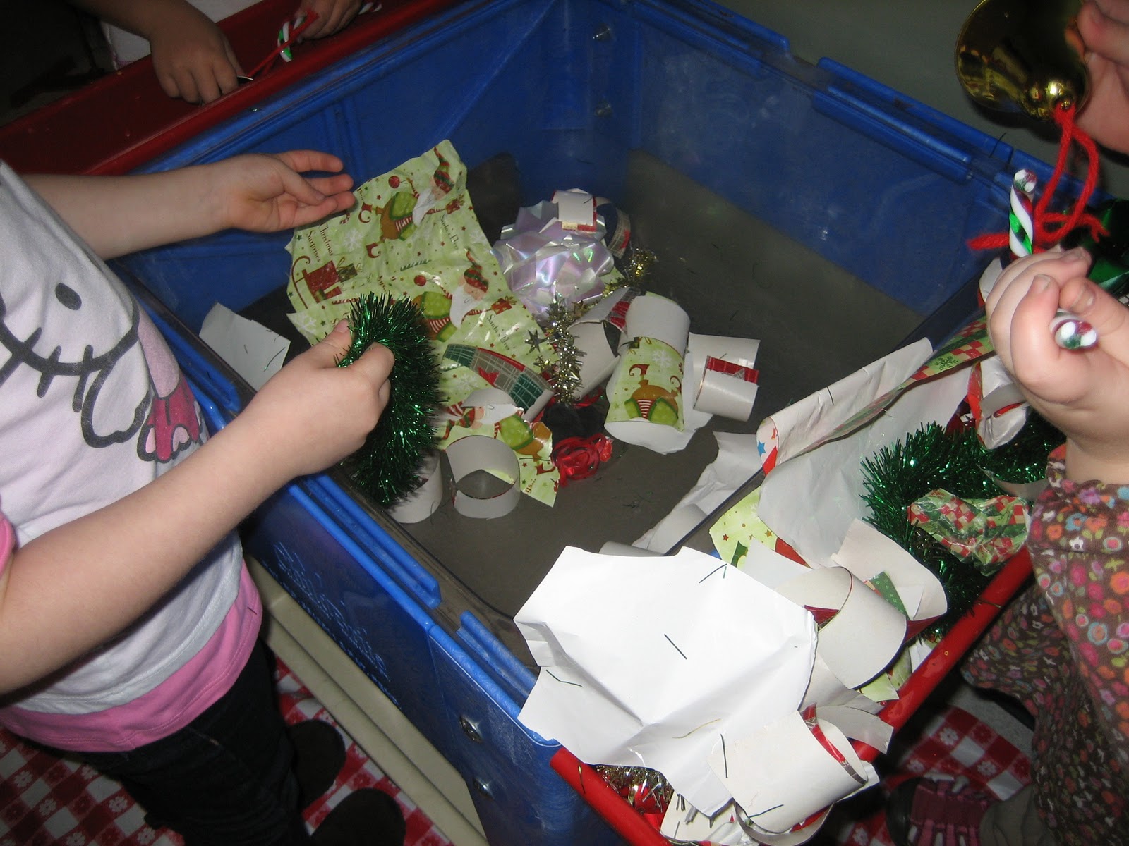 ramblings of a preschool teacher: sensory table, Christmas style