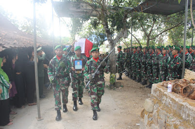 KASDIM 0725/SRAGEN MEMIMPIN UPACARA PEMAKAMAN ALMARHUM KOPKA AGUS BUDIYANTO ANGGOTA KORAMIL 08/SAMBIREJO