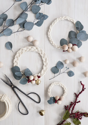 modern scandinavian christmas wreath