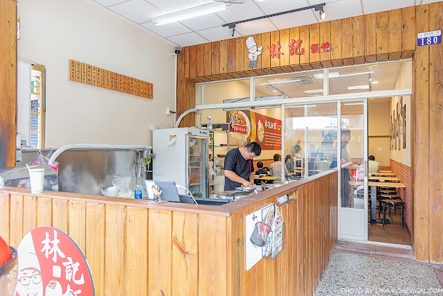 林記飯館，古早南部口味平價小吃，滷肉飯肥肉瘦肉任你挑！還有熟客必點蜜汁小魚乾花生