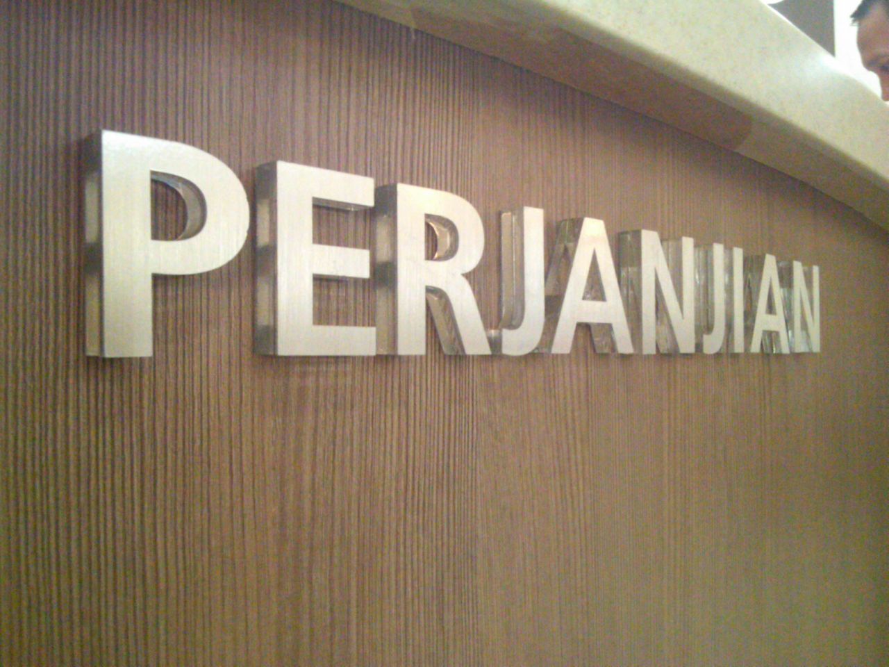 JASA HURUF TIMBUL AKRILIK RAMBU SAFETY SIGN & HURUF TIMBUL JAKARTA