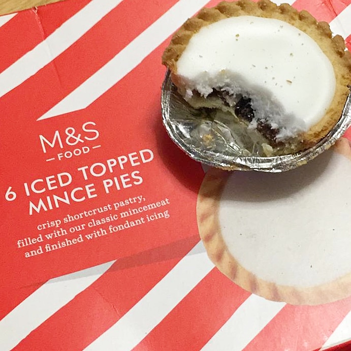 Supersupergirl's Food Reviews [Review] M&S Marks and Spencers 6 Iced