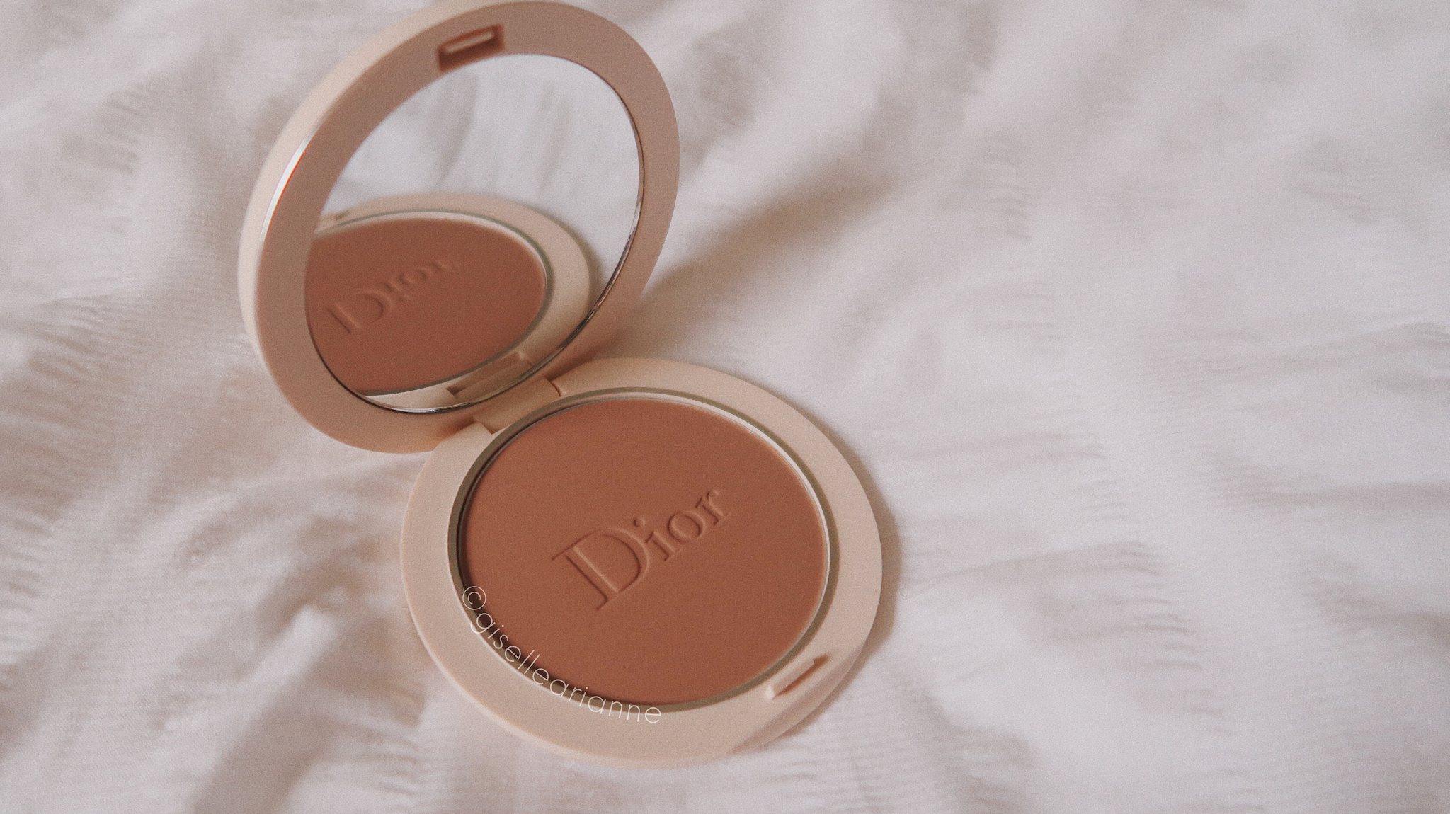 Бронзер диор форевер. Диор бронзаторы. Бронзер диор 04. Dior forever natural bronze. Бронзер dior forever natural bronze powder.