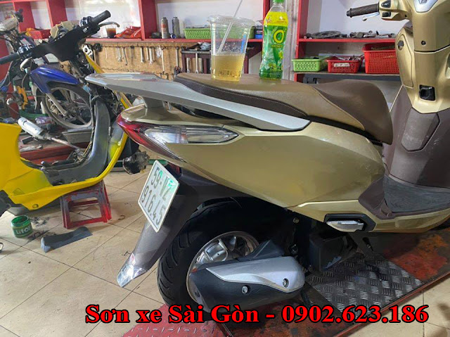 Mẫu sơn xe máy  Honda Lead  màu vàng gold tai TP.HCM