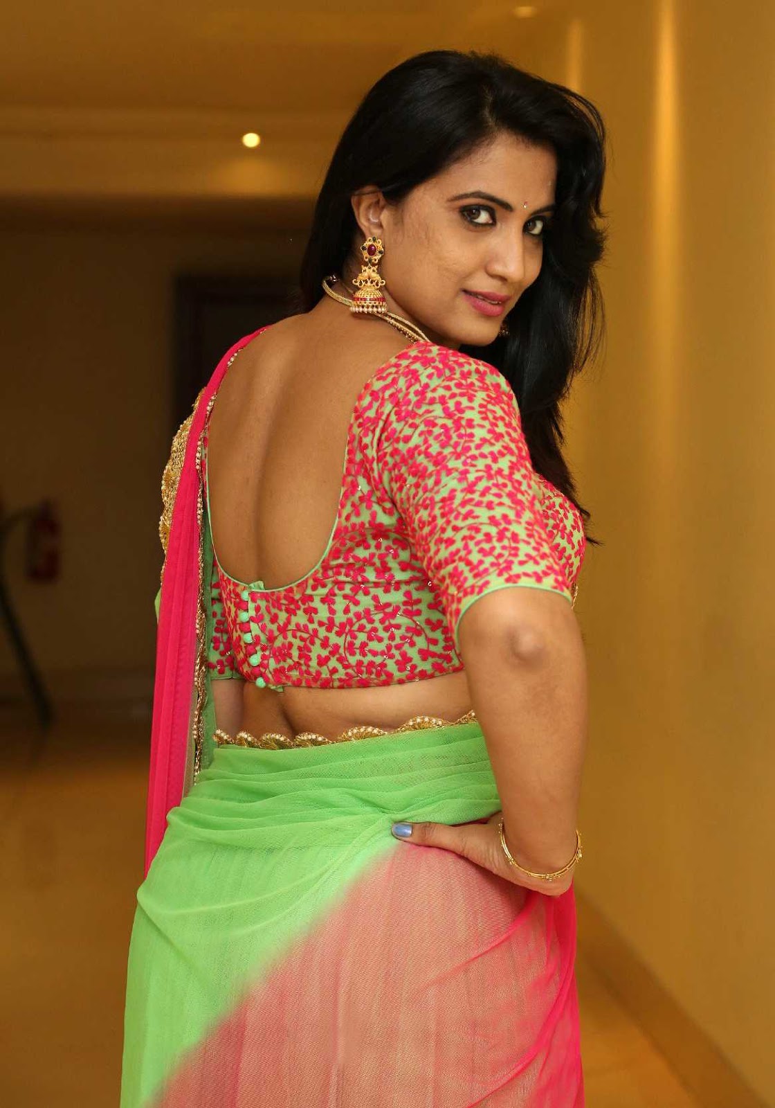 Tollywood Actress Triveni Rao Latest Hot Images In Saree Gallery.