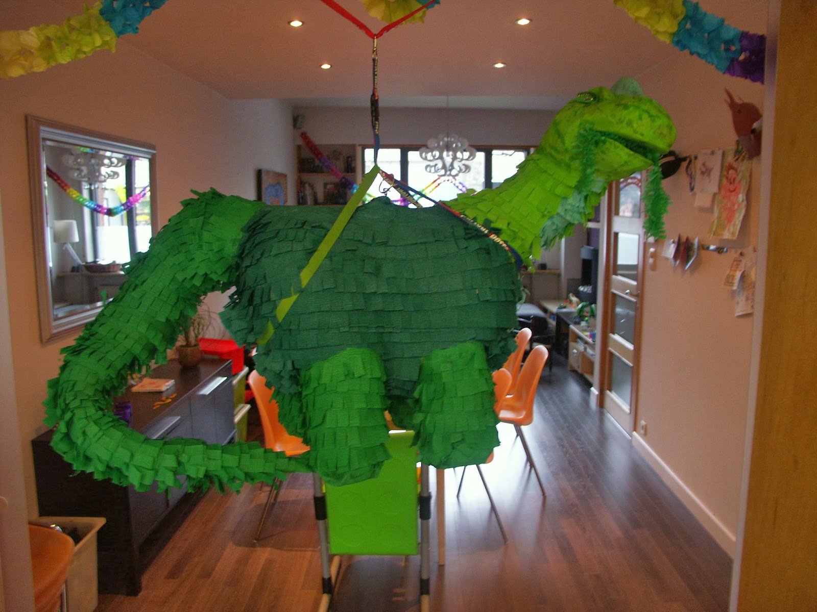 temperatuur Moment Afm zelf een piñata maken / knutselen: Piñata: Dinosaurus (2009)