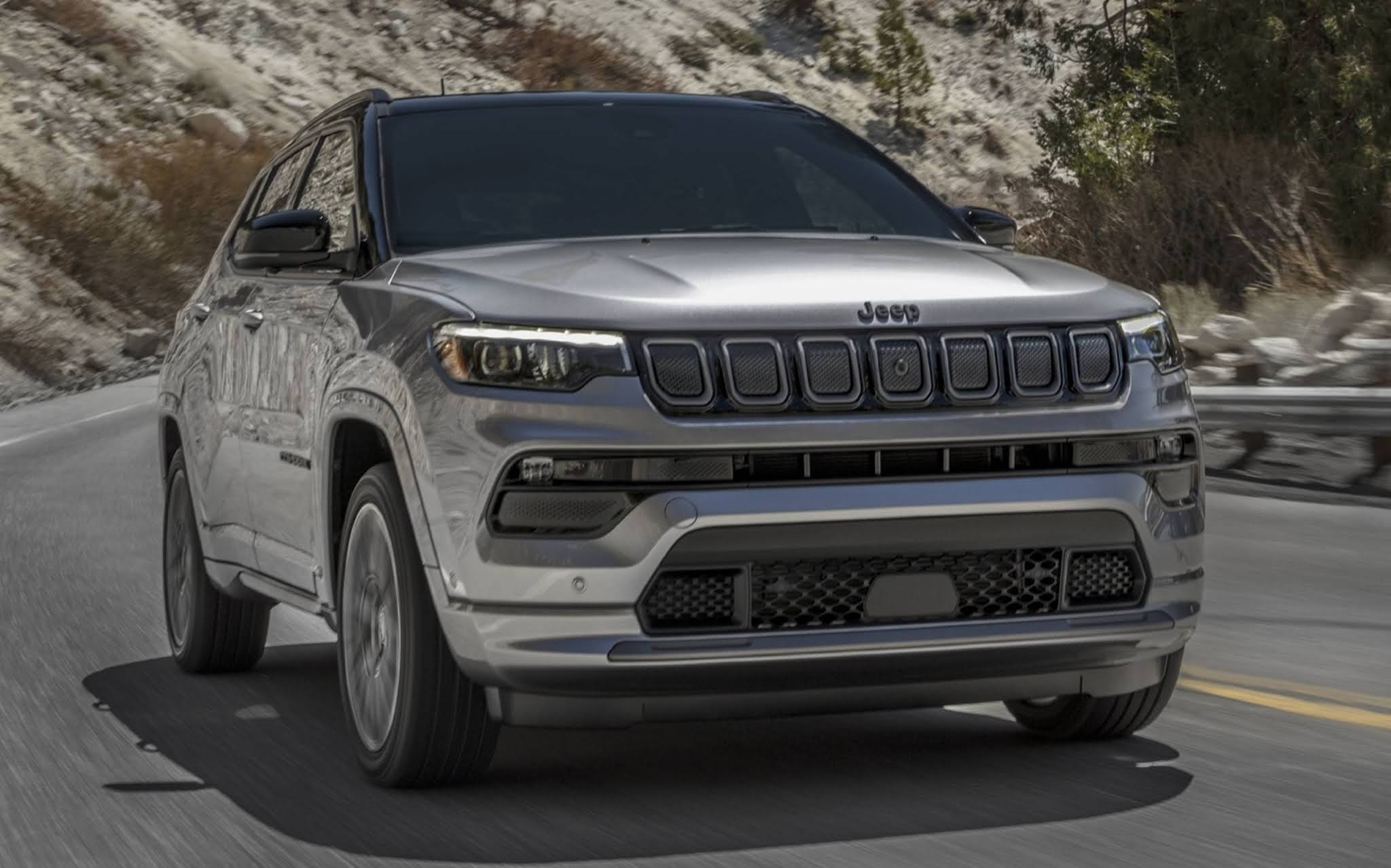 Jeep Compass 2022 ganha facelift e novo interior para os EUA