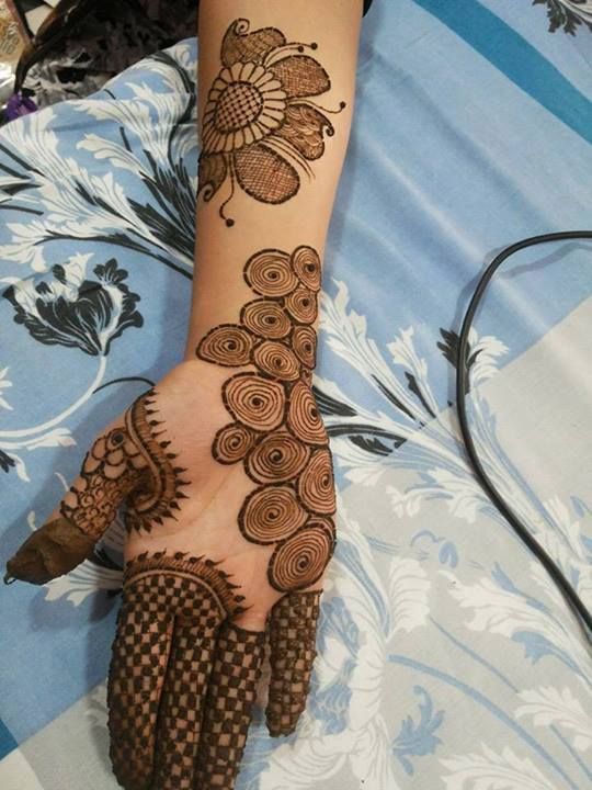 25 Latest Floral Henna Mehndi Designs For Hands | Bling ...