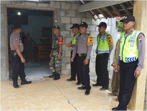 Babinsa Baleharjo Pam Perayaan Natal Di GKJ Tanon Babinsa Baleharjo Pam Perayaan Natal Di GKJ Tanon