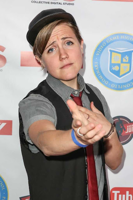 American internet personality Hannah Hart Photos Collection Navel Queens American internet personality Hannah Hart Photos Collection Navel Queens