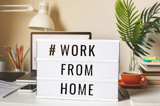 consejos para lograr finalizar un emprendimiento desde casa Letrero que dice trabaja desde casa