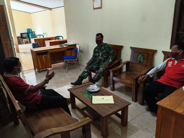 Babinsa Denanyar  Dekati Perangkat Desa Binaan
