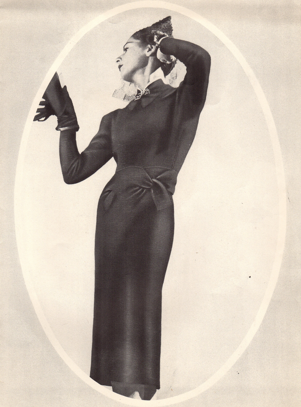 The Midvale Cottage Post: 1930s Glamorous Dress Hugs the Body in Black