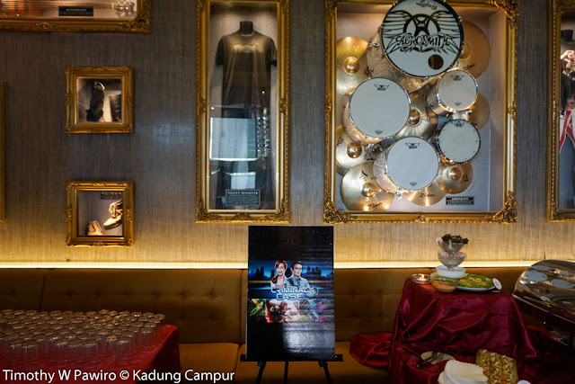 Indonesia - Jakarta - Hard Rock Cafe - Launching Mandiri e-cash untuk online payment di Facebook - Criminal case in front of the memoribilia Indonesia - Jakarta - Hard Rock Cafe - Launching Mandiri e-cash untuk online payment di Facebook - Criminal case in front of the memoribilia