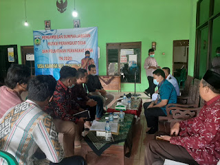 Dianggap Tertutup, Pelantikan Perangkat Desa Kuanyar Diprotes Warga 1 WhatsApp%2BImage%2B2020 11 25%2Bat%2B13.06.34