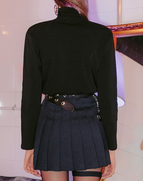 LONELY CLUB Asymmetric Hem Pleated Mini Skirt