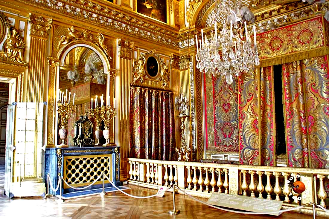 Версаль новгород. Дворец Версаля 1668. Франция Версальский дворец внутри. Версаль зеркальная галерея Версальского дворца. Версальский дворец зал Дианы.
