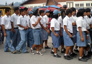 Baju uniform sekolah Indonesia