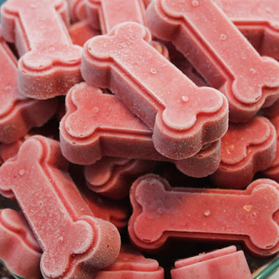 Strawberry Banana Smoothie For Dogs