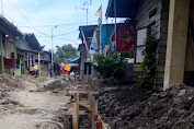 Pengerjaan Proyek Peningkatan Drainase Senilai Rp.125,5 Juta Oleh Pokmas Di Kelurahan Badak Bejuang,Perlu Diawasi Seksama