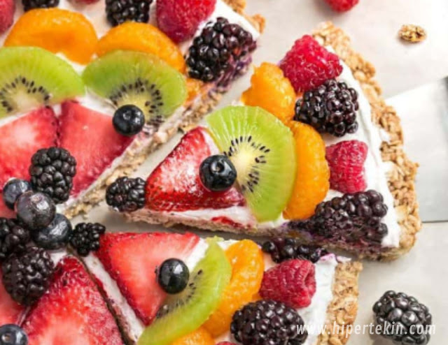 GRANOLA FRUIT PIZZA