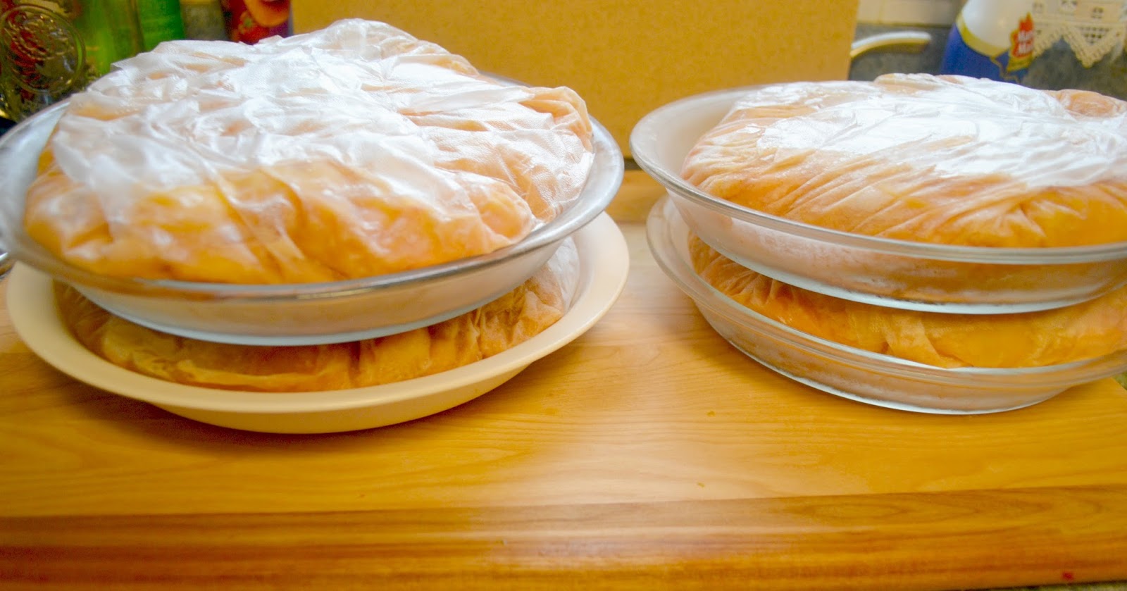 заготовки для заморозки. можно ли заморозить начинку для пирожков. начинка из капусты для пирожков. полуфабрикаты в морозилку. красивые булочки из дрожжевого теста.