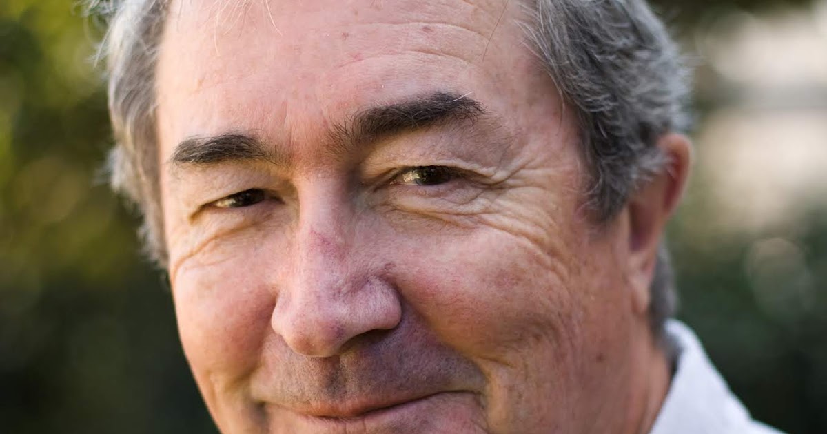 John Flanagan, autor bestsellerowej serii Zwiadowcy kończy dzisiaj 76 lat