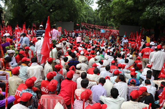 All India employees, labourers and farmers stage Dharna on parliament street