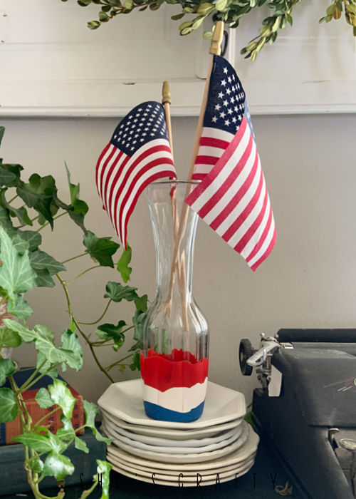 How to make a dip painted red, white and blue vase for Summer.