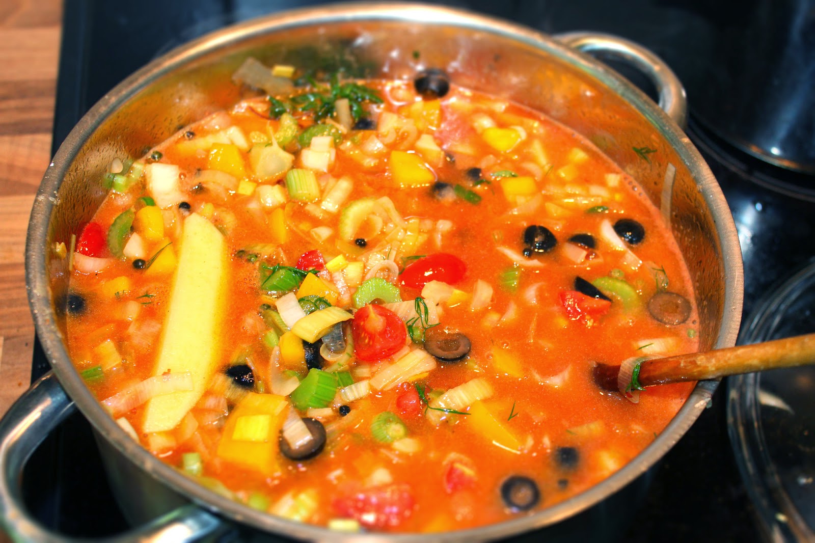 StadtLandLebenslust: Meine Gute-Laune-Suppe: Tomatige Fischsuppe oder ...
