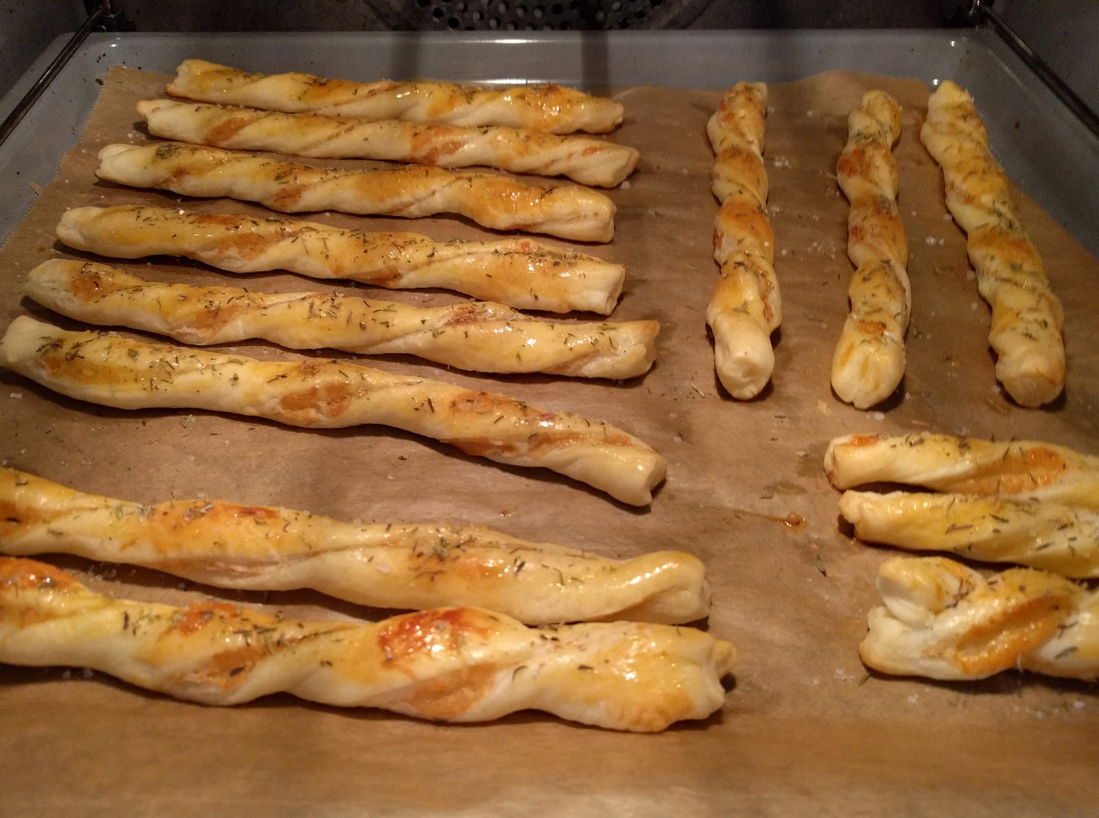 - Gedrehte Blätterteig Käsestangen - Gedrehte Blätterteig Käsestangen