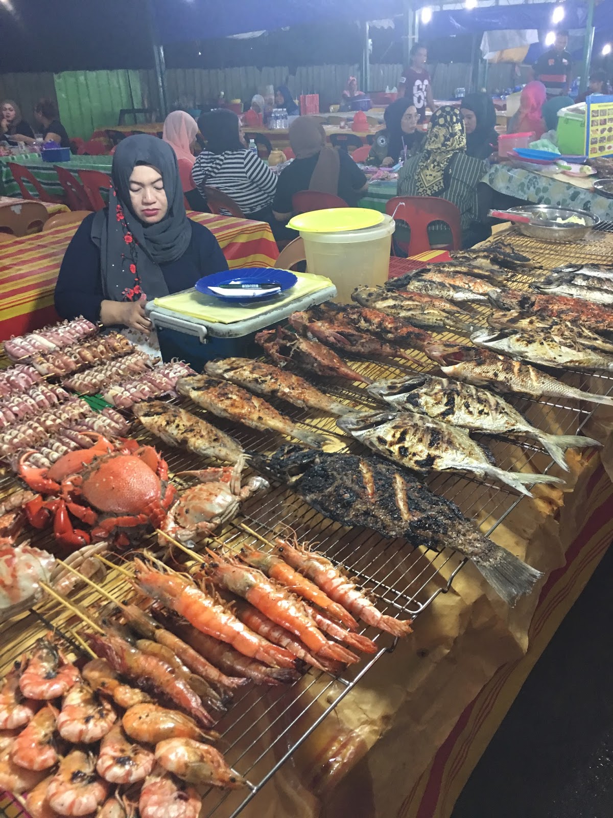 Kedai Makan Seafood Di Kuching / Makan Seafood di Haji Musa Medan Ikan