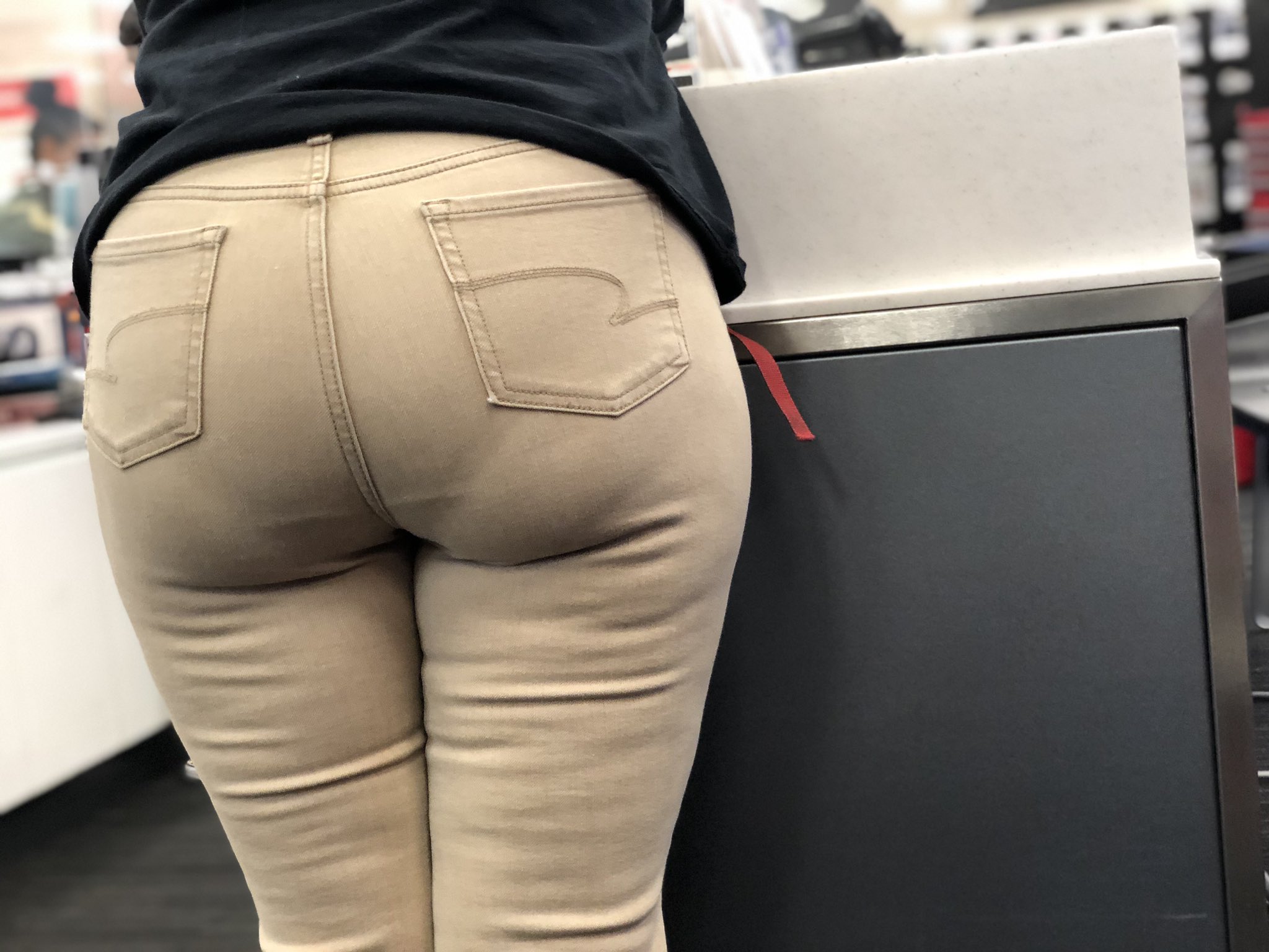 Señoras bellas con ropa ajustada calzon marcado 