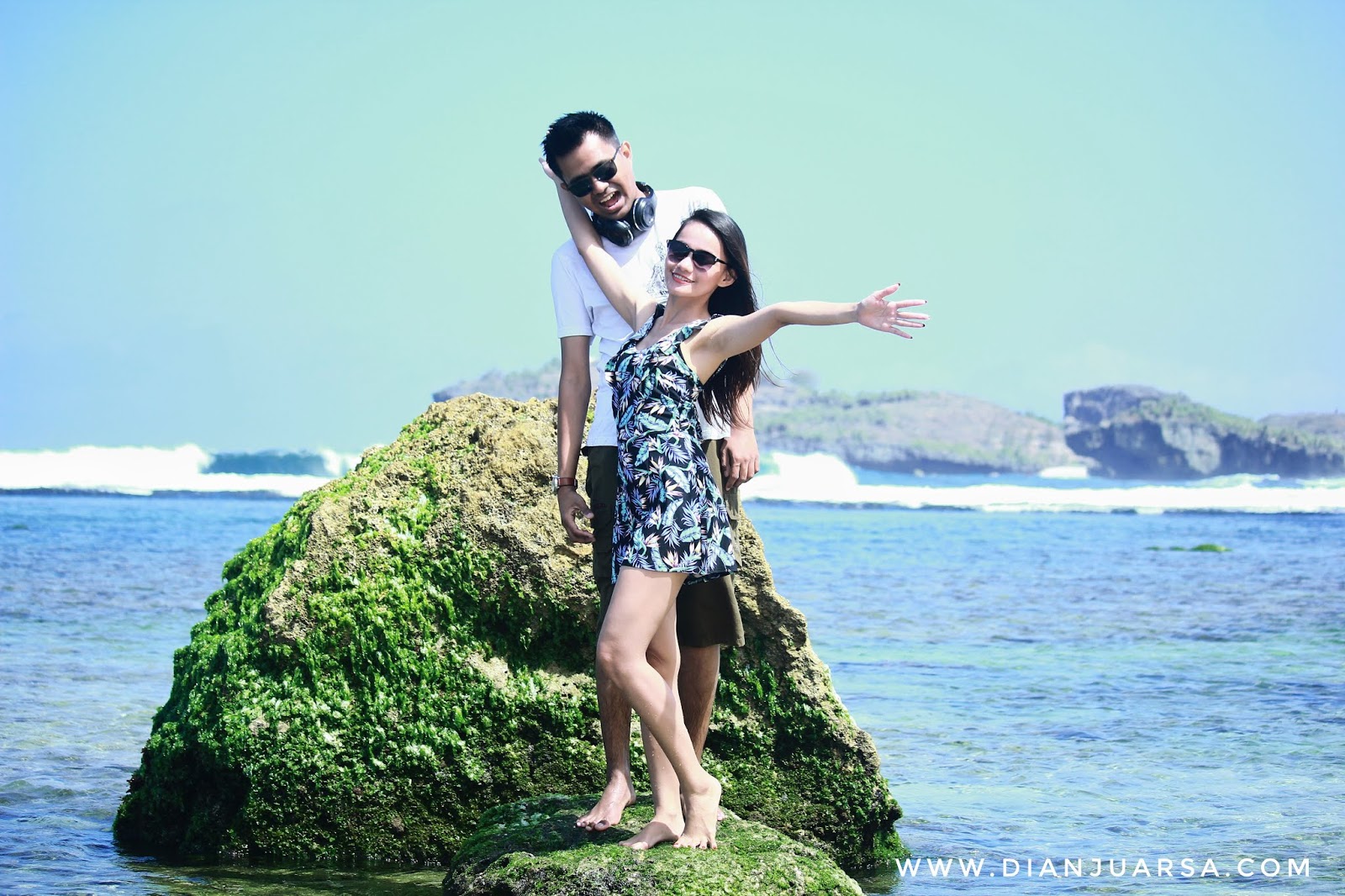 Pantai Sadranan berpasir lembut dan jernih - Untold Story Pantai Sadranan berpasir lembut dan jernih - Untold Story
