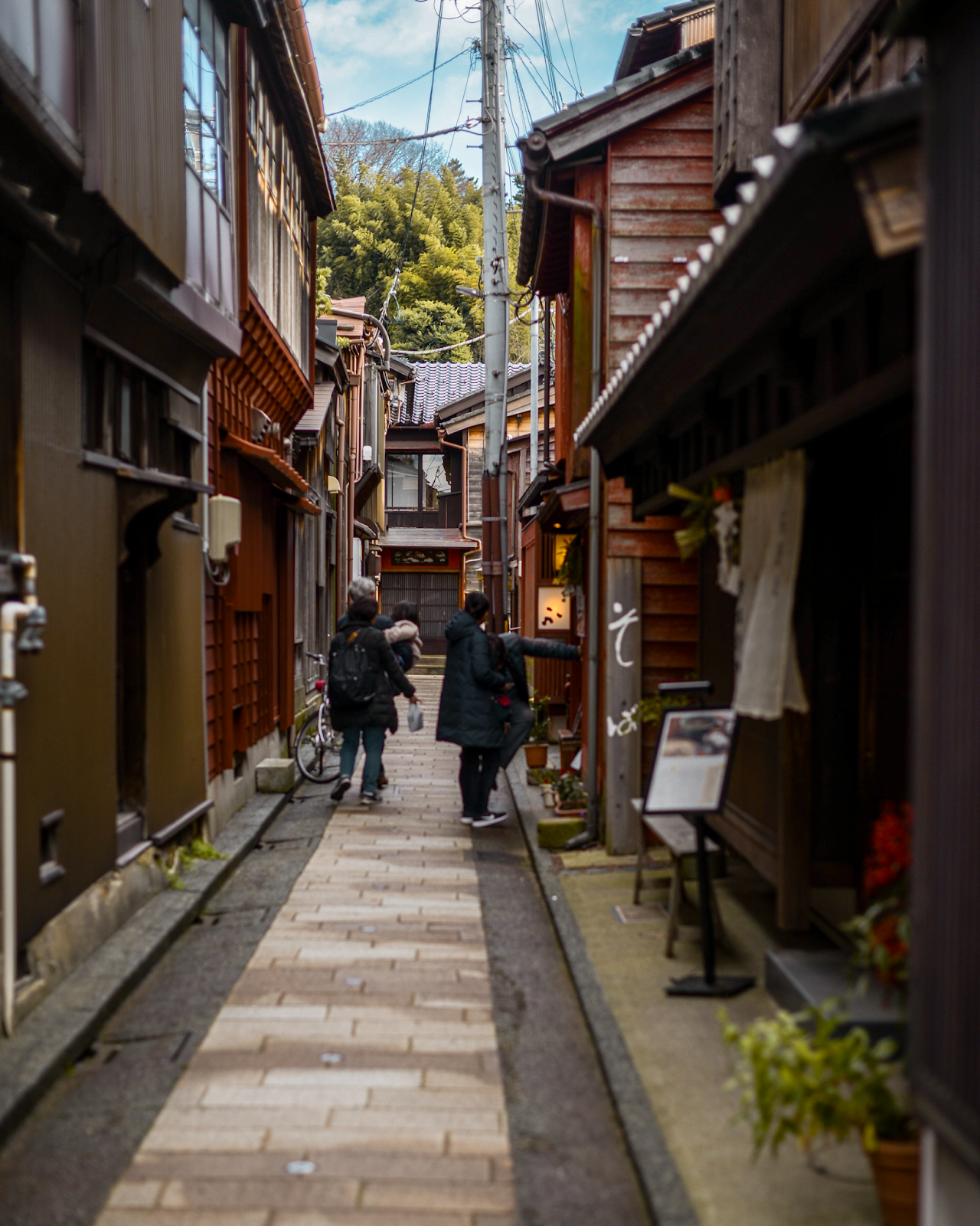 Colorful alleys of Kanazawa, Kanazawa trip from Tokyo, must-visit cities in Japan, Nishi Chaya District, photogenic and charming towns in Japan - FOREVERVANNY