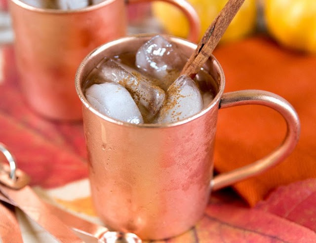 Pumpkin Spice Moscow Mules #drinks #cocktails