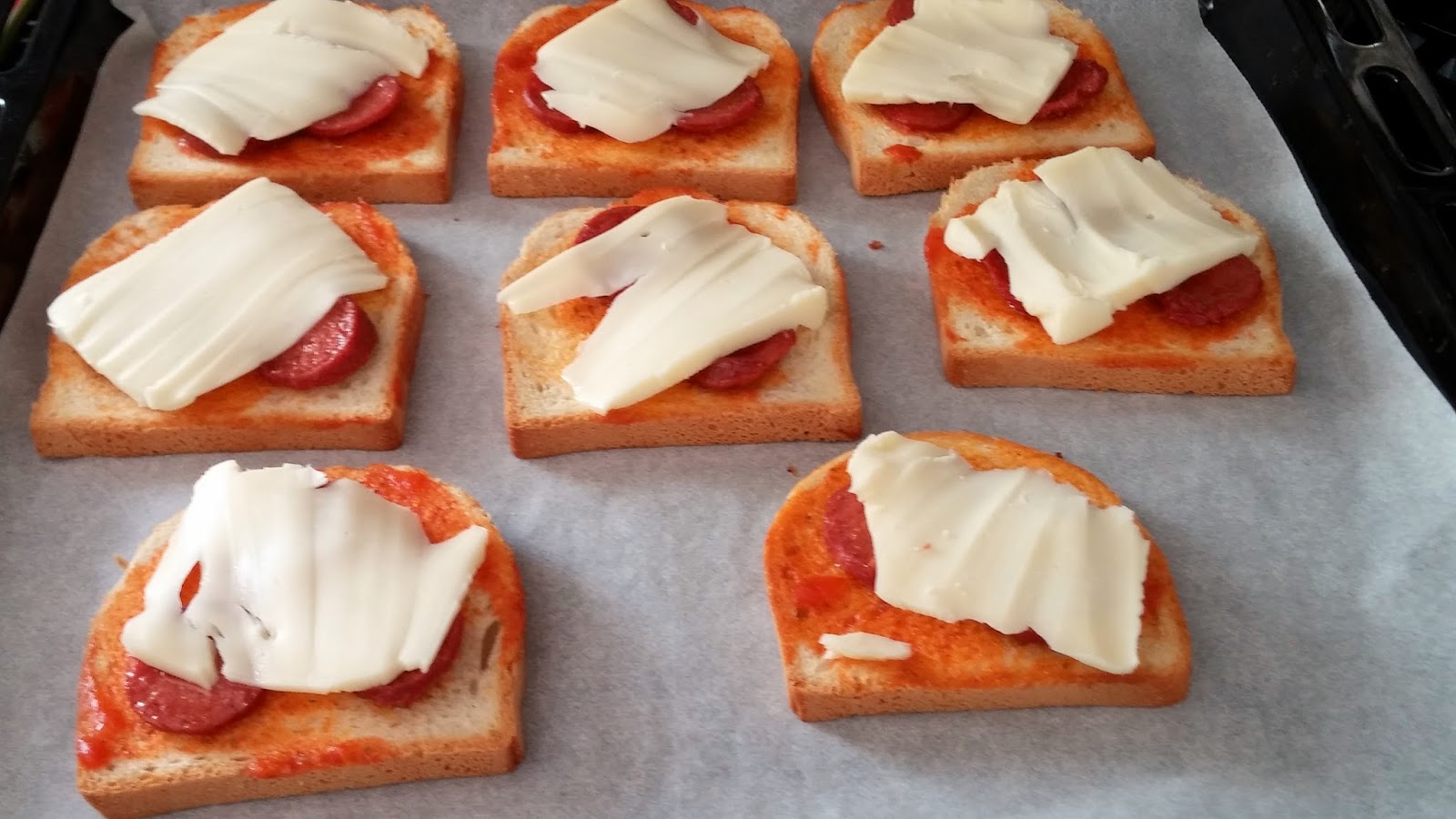 hüsniye�nin mutfağından KAŞARLI ve SUCUKLU KAHVALTI EKMEĞİ