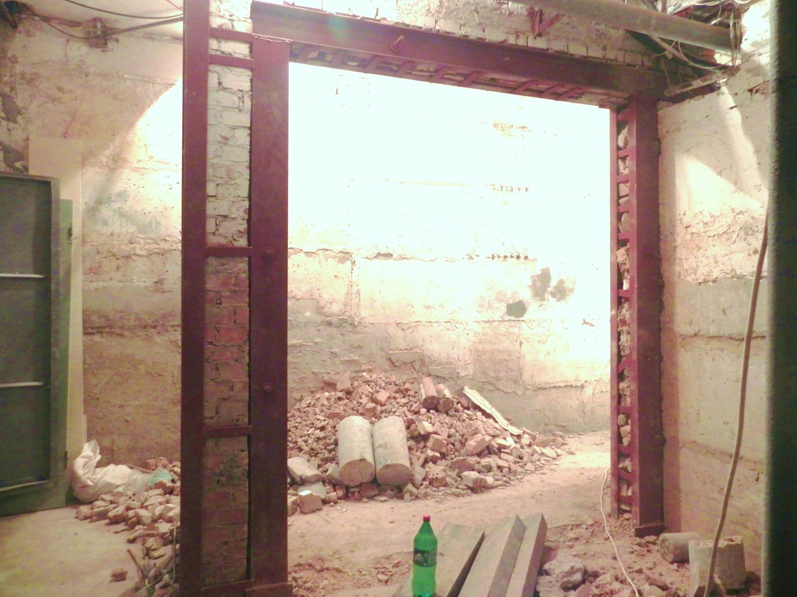 Демонтаж несущих стен с усилением